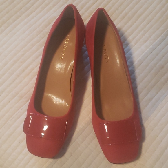Red pumps - Picture 3 of 8